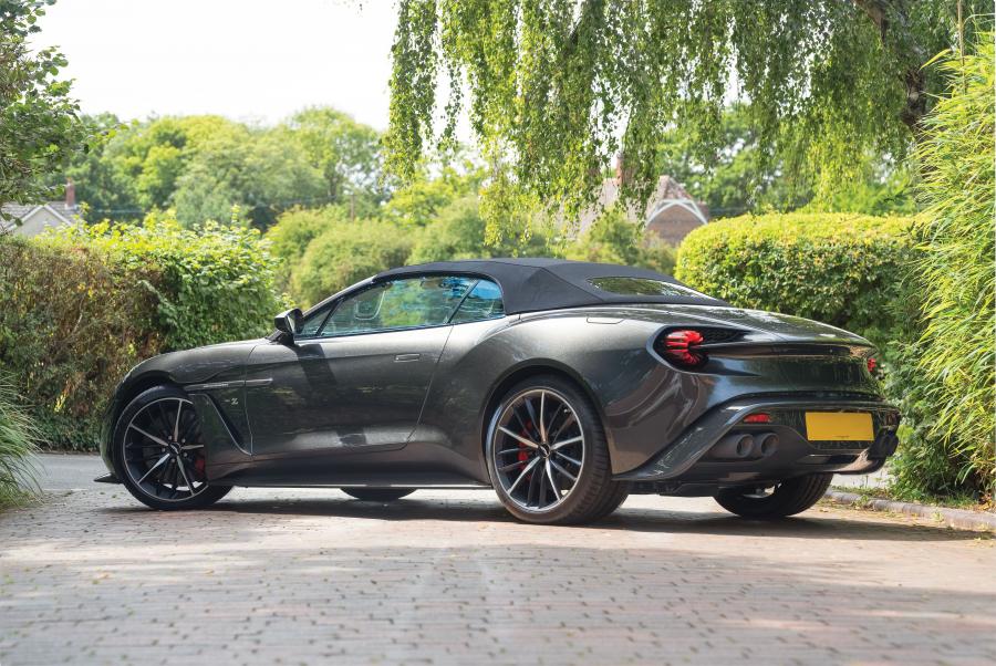  Aston Martin Vanquish Zagato Volante 2017 года  (UK) (фото 17 из 42)